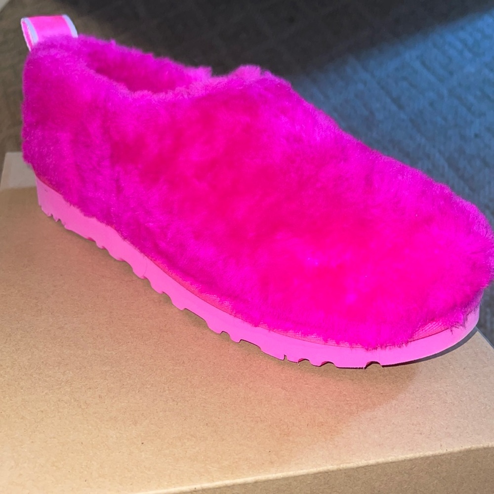 Brand New Women’s Ugg Pink Fur Bootie